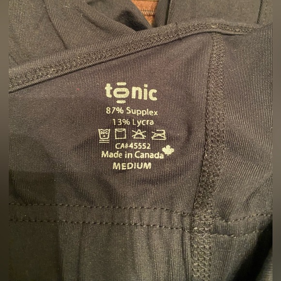 Tonic Active Yoga Top with Built in Shelf Bra Size Medium in EUC - Picture 9 of 9